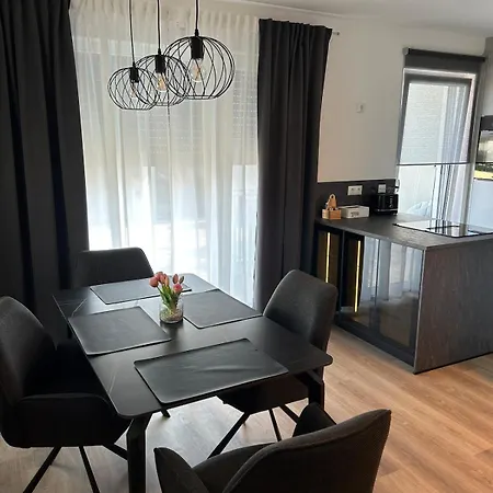 Geisfelder Suites, Zuhause Auf Zeit 1og Rechts Apartament